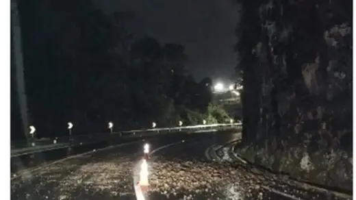 Deslizamento bloqueia parcialmente a BR-470 em Bento Gonçalves - Studio TV
