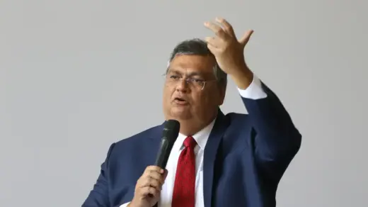Dino determina bloqueio de R$ 119 milhões em bens de Valdemar Costa Neto - Studio TV