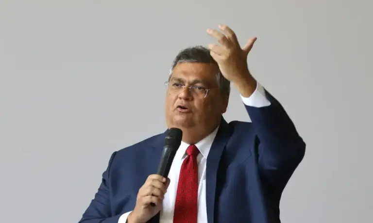 Dino determina bloqueio de R$ 119 milhões em bens de Valdemar Costa Neto - Studio TV