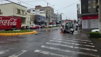 Duas jovens são atropeladas em faixa de segurança no centro de Guaporé - Studio TV