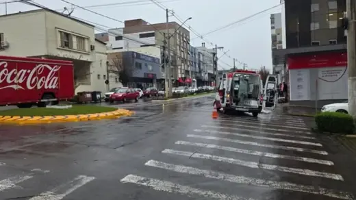 Duas jovens são atropeladas em faixa de segurança no centro de Guaporé - Studio TV