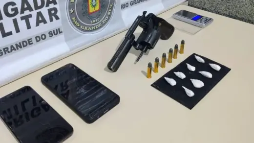 Duas mulheres são presas por tráfico de drogas e posse irregular de arma de fogo em Nova Prata - Studio TV