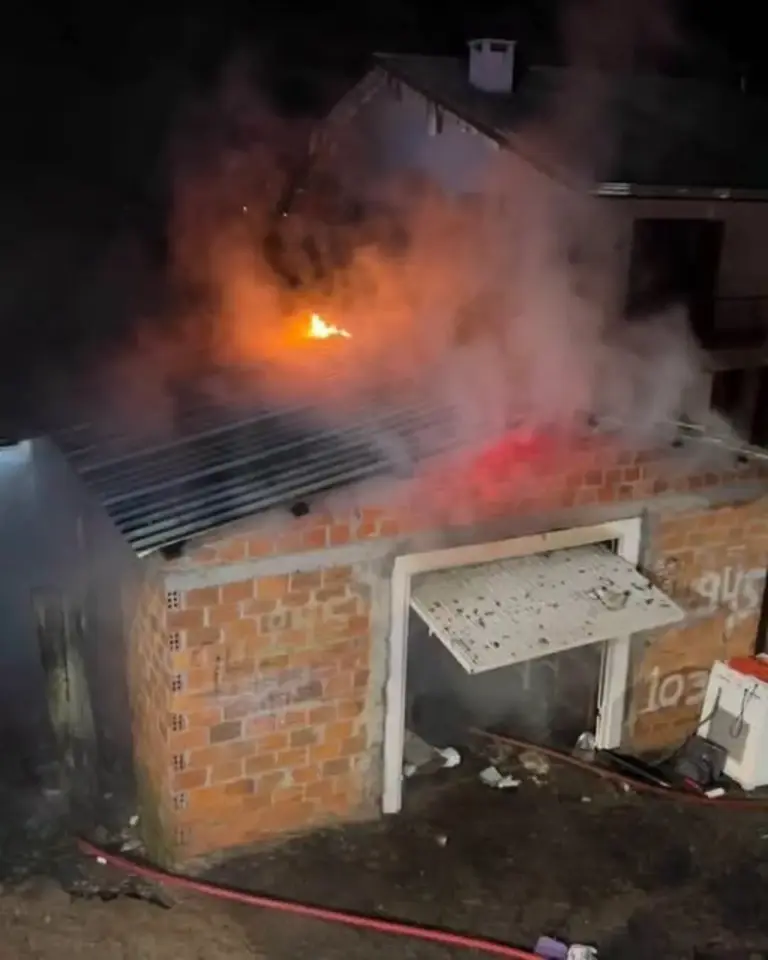 Duas residências são destruídas por incêndio em Passo Fundo - Studio TV