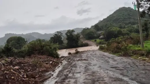 Duas rodovias estaduais são totalmente bloqueadas após chuvas no RS - Studio TV