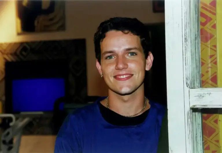 Edward Boggiss, rosto conhecido de Malhação, morre aos 49 anos - Studio TV