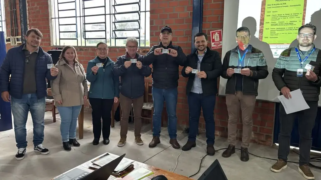 Encontro Técnico reúne produtores e marca entrega dos primeiros cartões do Programa Terra Forte em Veranópolis - Studio TV