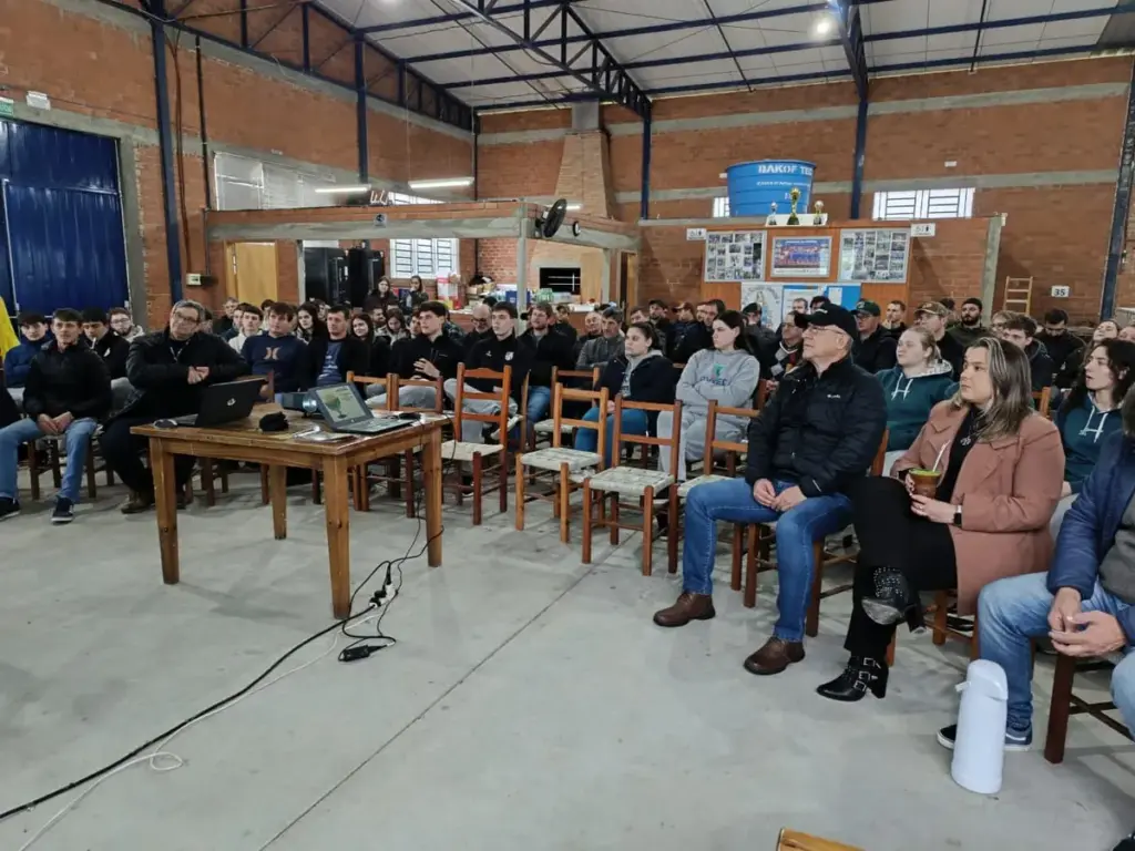 Encontro Técnico reúne produtores e marca entrega dos primeiros cartões do Programa Terra Forte em Veranópolis - Studio TV