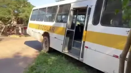 Engavetamento entre ônibus escolares mobiliza equipes de socorro em Novo Hamburgo - Studio TV
