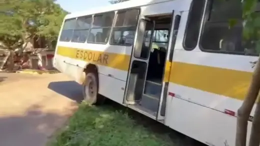 Engavetamento entre ônibus escolares mobiliza equipes de socorro em Novo Hamburgo - Studio TV
