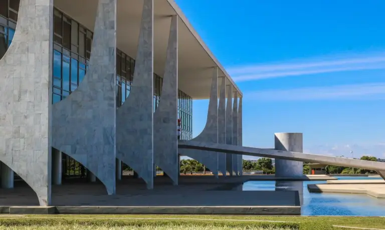 Entenda a Lei da Reciprocidade que o Brasil pode aplicar contra tarifas dos Estados Unidos - Studio TV