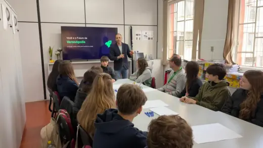 Estudantes apresentam propostas para o futuro da educação em Veranópolis - Studio TV