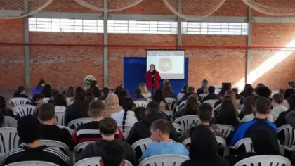 Estudantes da EMEF Caminhos do Saber participam de ação contra bullying e cyberbullying - Studio TV