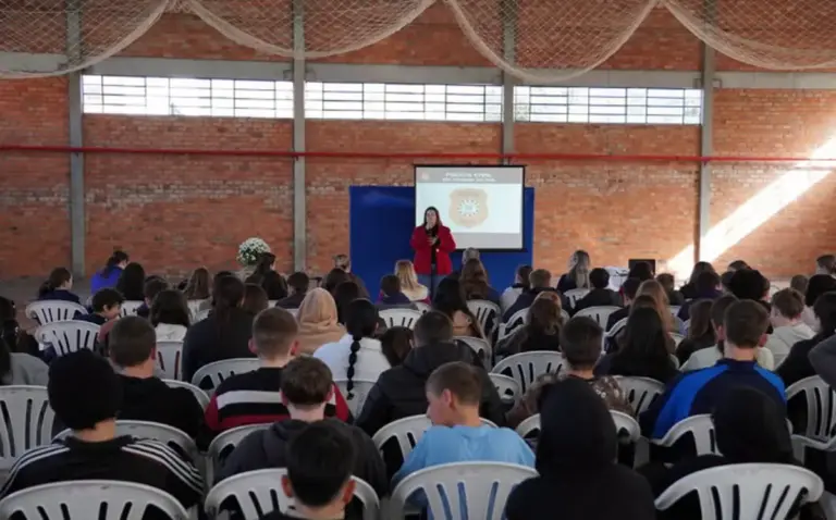 Estudantes da EMEF Caminhos do Saber participam de ação contra bullying e cyberbullying - Studio TV