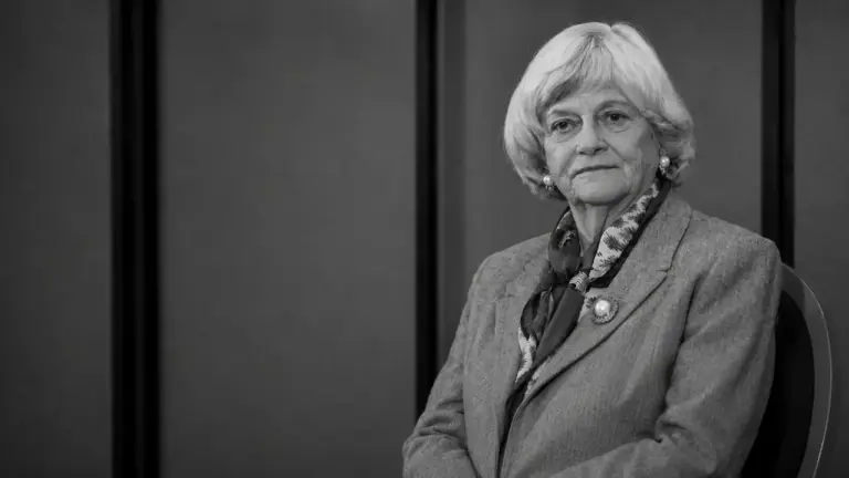 Ex-ministra britânica é encontrada morta e polícia prende suspeito - Studio TV