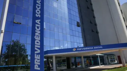 Fila do INSS atinge menor nível em 21 meses com 1,8 milhão de pedidos - Studio TV