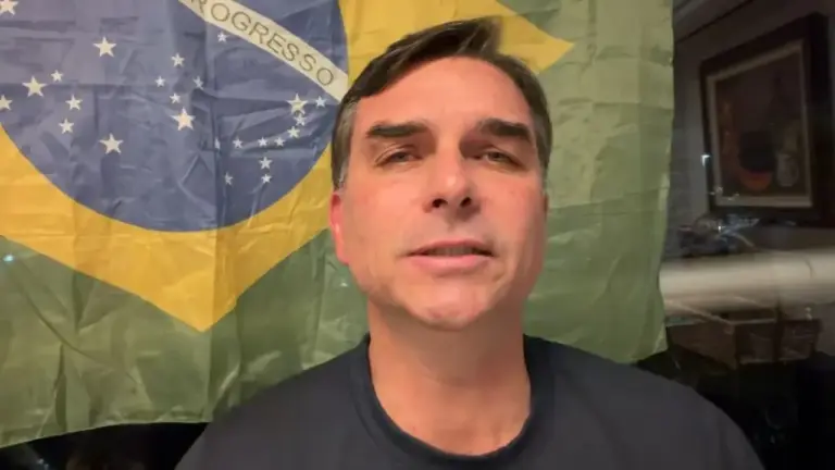 Flávio nega autorização de Bolsonaro para divulgar carta nas redes sociais - Studio TV