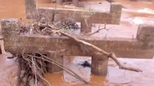 Força da chuva destrói cerca de 80% de ponte no interior de Cerro Largo - Studio TV