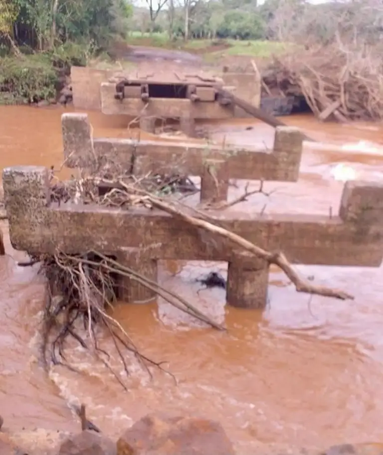 Força da chuva destrói cerca de 80% de ponte no interior de Cerro Largo - Studio TV