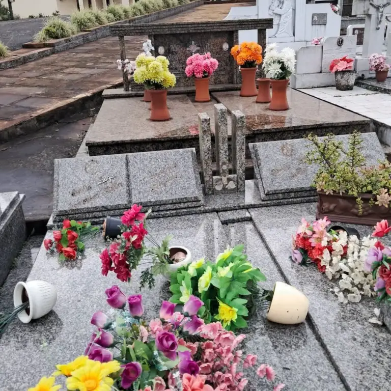 Furtos e vandalismo em cemitérios revoltam moradores do Vale do Caí - Studio TV