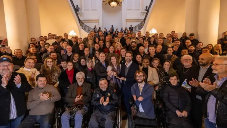 Governo do RS entrega 52 veículos adaptados para ampliar a acessibilidade em municípios gaúchos - Studio TV
