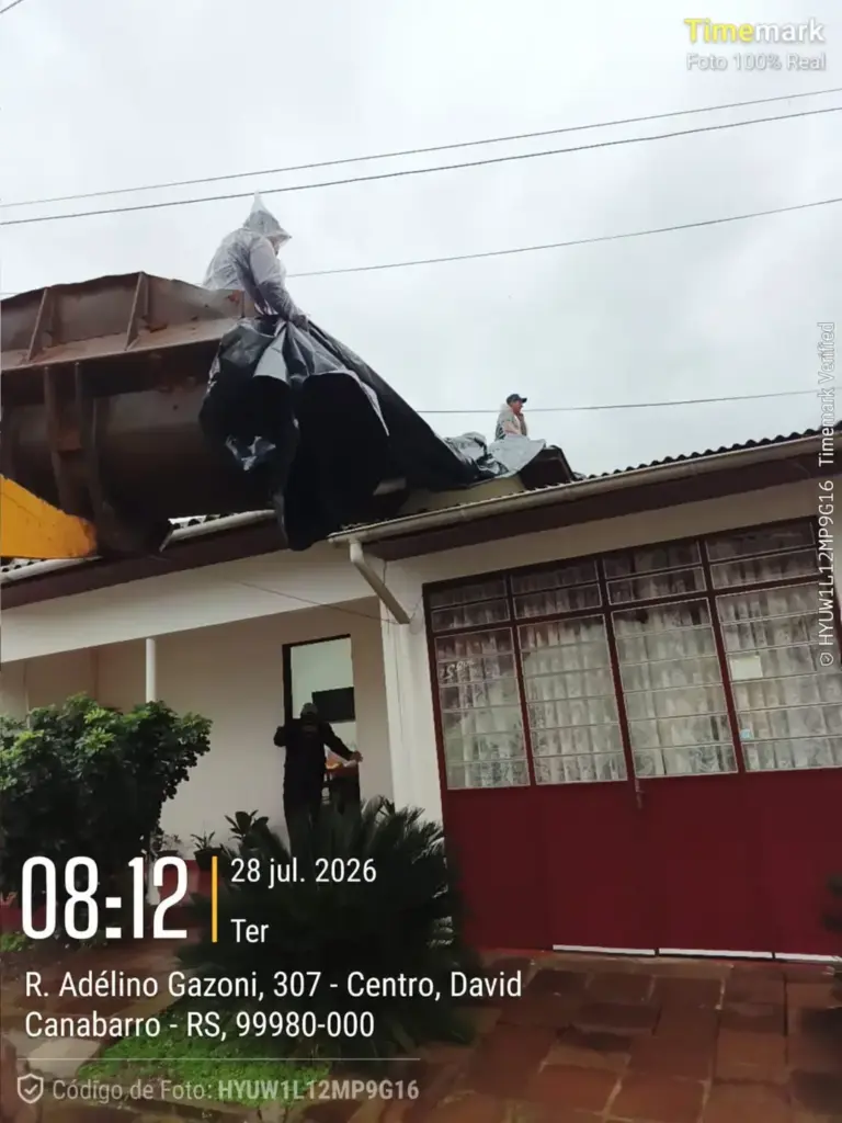 Granizo e ventos fortes causam danos em residências e propriedades em David Canabarro - Studio TV
