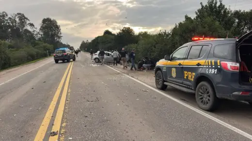 Grave acidente entre três veículos deixa um morto e quatro feridos neste domingo no RS - Studio TV