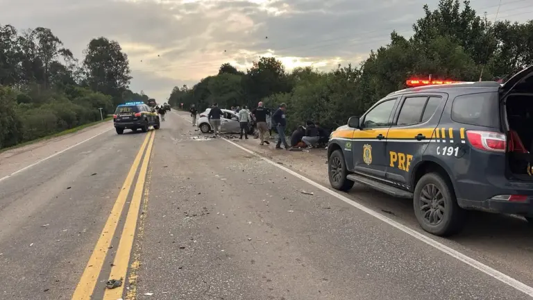 Grave acidente entre três veículos deixa um morto e quatro feridos neste domingo no RS - Studio TV