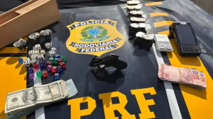 Homem é preso pela PRF com pistola que teria ganhado em aposta em Bagé - Studio TV