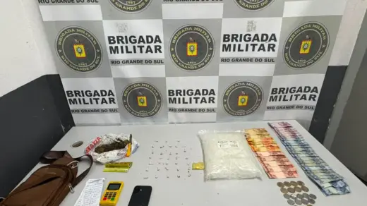 Homem é preso por tráfico de drogas no bairro Desvio Rizzo em Caxias do Sul - Studio TV