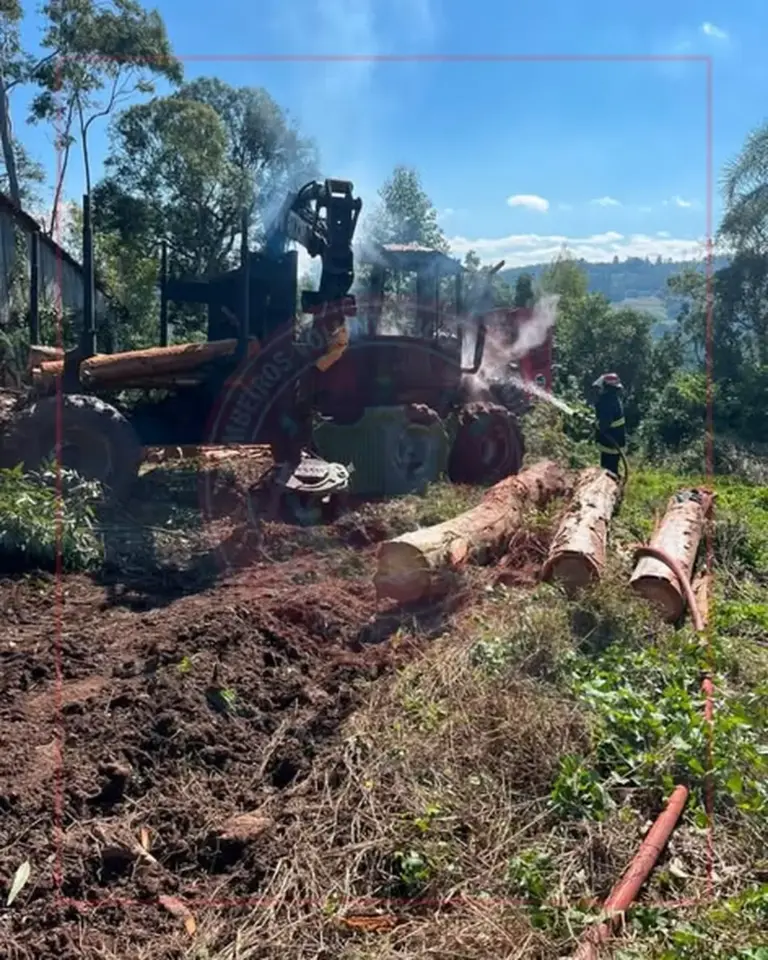 Incêndio atinge máquina agrícola em Boa Vista do Sul - Studio TV
