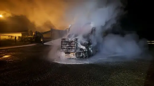 Incêndio destrói caminhão no interior de Horizontina - Studio TV