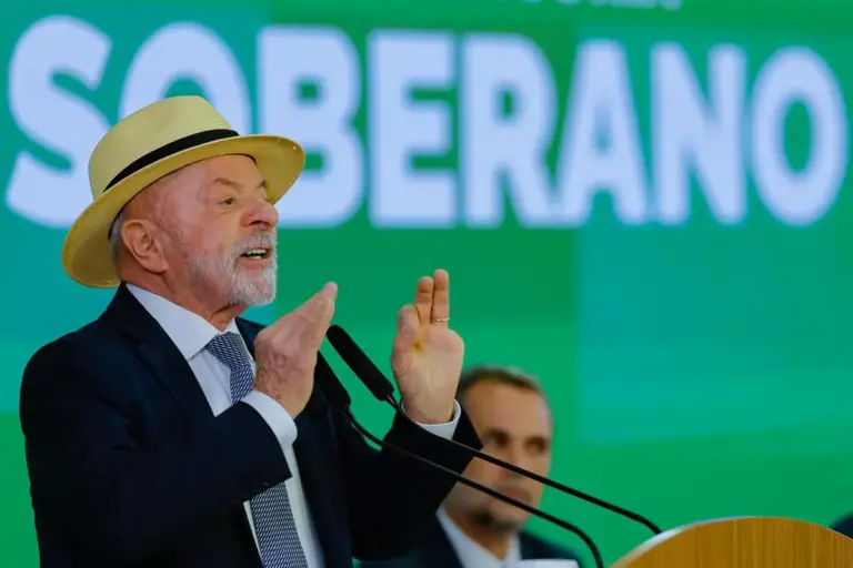 Lula diz que quem “se meter” nas eleições brasileiras “vai apanhar muito” - Studio TV
