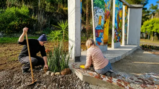 ‘Memórias em Mosaico’ transforma marcas da tragédia climática em símbolo de reconstrução em Tuiuty - Studio TV