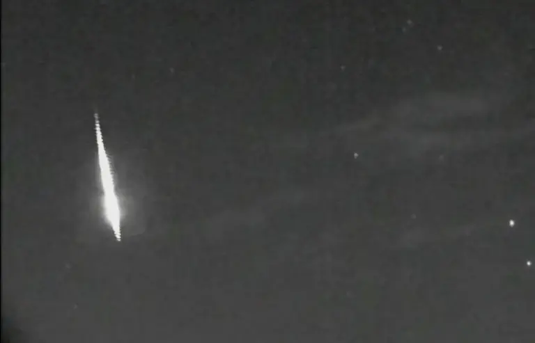 Meteoro ilumina a madrugada e surpreende observatórios no Rio Grande do Sul - Studio TV