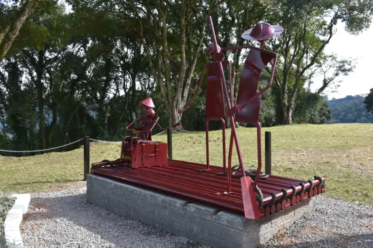 Monumento dos Balseiros eterniza legado dos pioneiros que impulsionaram Veranópolis - Studio TV