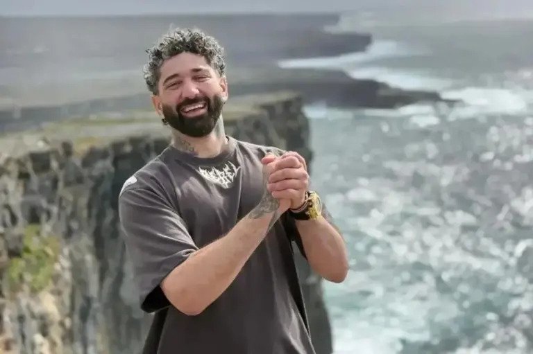 Morre na Irlanda ex-zagueiro brasileiro vítima de acidente com scooter elétrica - Studio TV