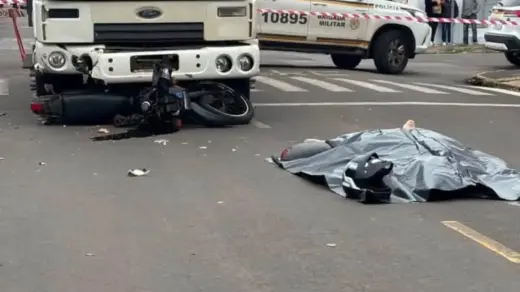 Motociclista morre após colisão com caminhão em Alegrete - Studio TV