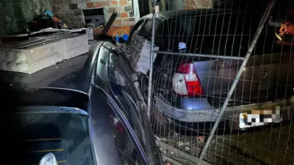 Motorista sem CNH perde o controle do carro e atinge residência no Vale do Sinos - Studio TV