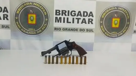 Mulher é presa por posse ilegal de arma de fogo em Caxias do Sul - Studio TV