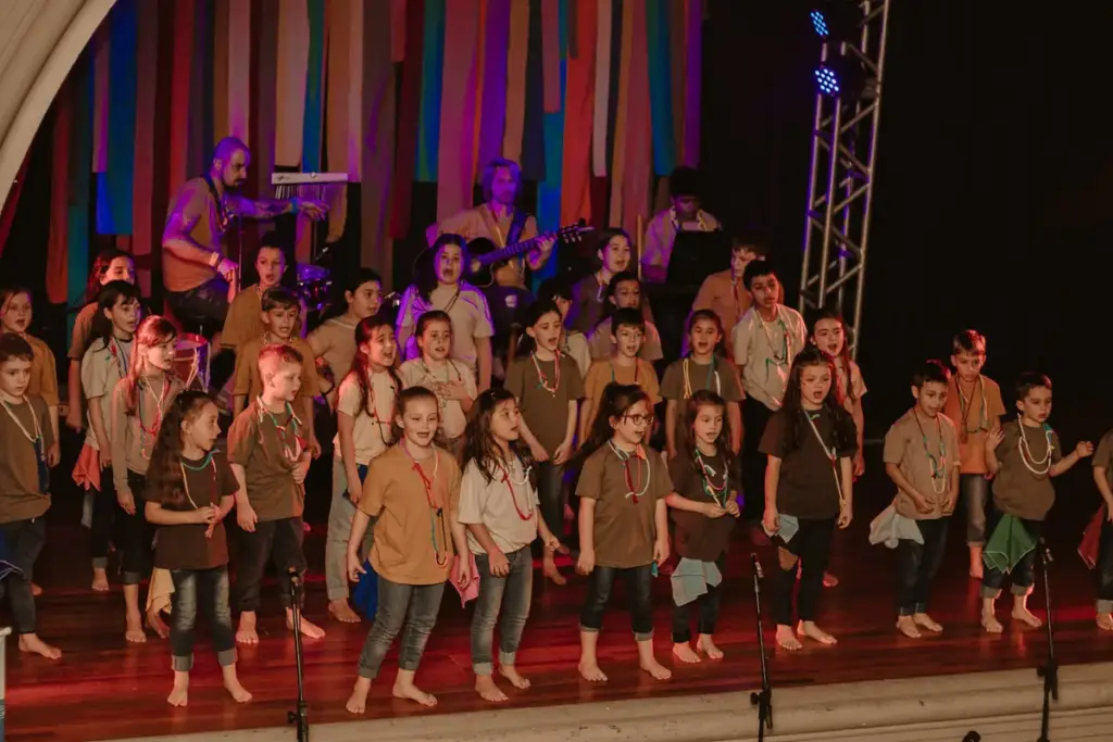 "O coro foi crescendo junto com as crianças", diz criador do Sementes do Amanhã, que celebra 10 anos em Veranópolis - Studio TV