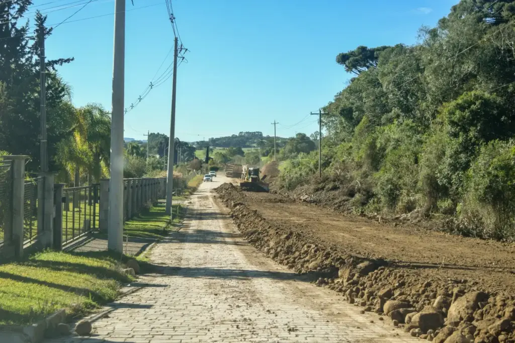 Obras de pavimentação avançam na ERS-437, em Vila Flores - Studio TV