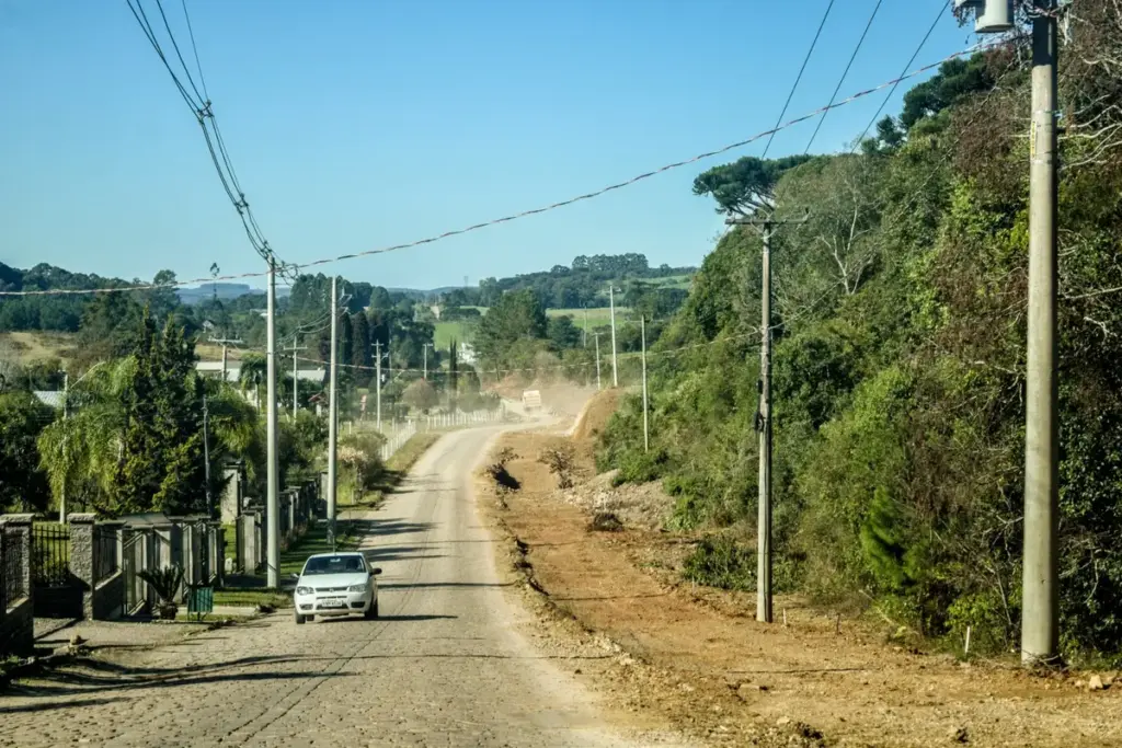 Obras na ERS-437 avançam entre Vila Flores e Antônio Prado com bloqueio no trecho - Studio TV