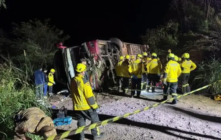 Mãe, filha e idosa morrem em acidente com ônibus que seguia da Serra Gaúcha ao Paraguai - Studio TV
