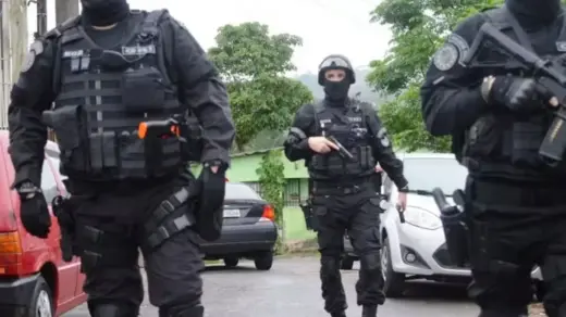 Perseguição termina com mulher presa e adolescente apreendido por sequestro em Sapucaia do Sul - Studio TV