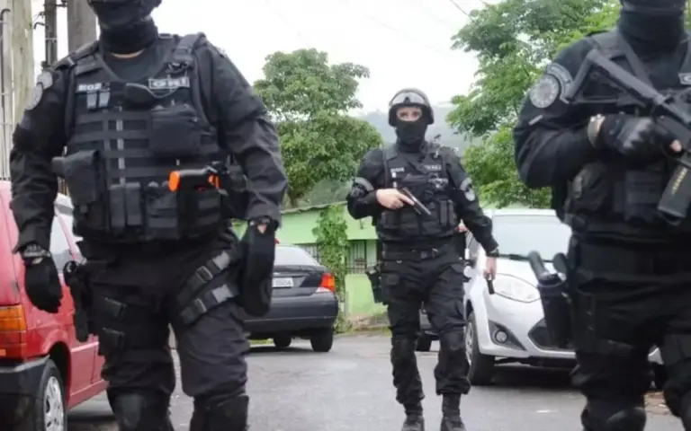 Perseguição termina com mulher presa e adolescente apreendido por sequestro em Sapucaia do Sul - Studio TV