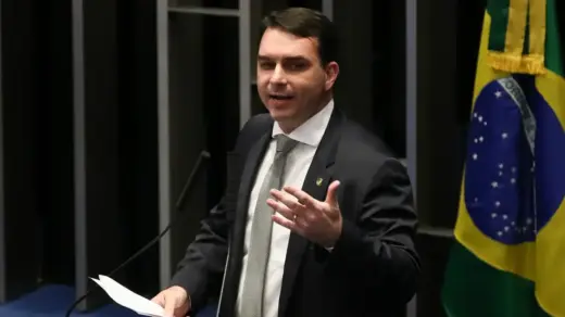 PGR pede que Flávio Bolsonaro seja ouvido em investigação sobre calúnia contra Lula - Studio TV