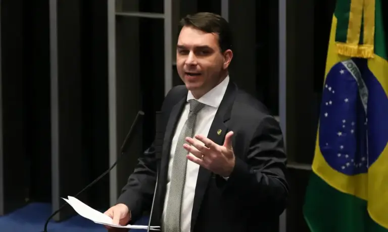 PGR pede que Flávio Bolsonaro seja ouvido em investigação sobre calúnia contra Lula - Studio TV