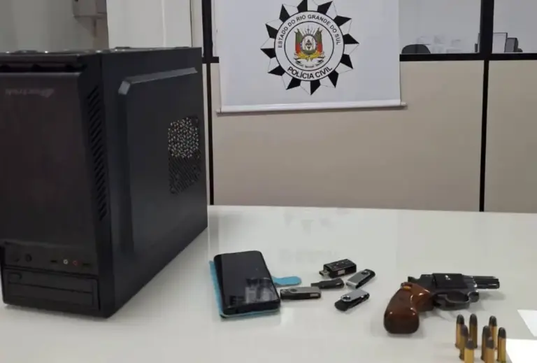 Polícia Civil apreende arma e equipamentos de detetive investigado por obter informações ilegais em Bento Gonçalves - Studio TV