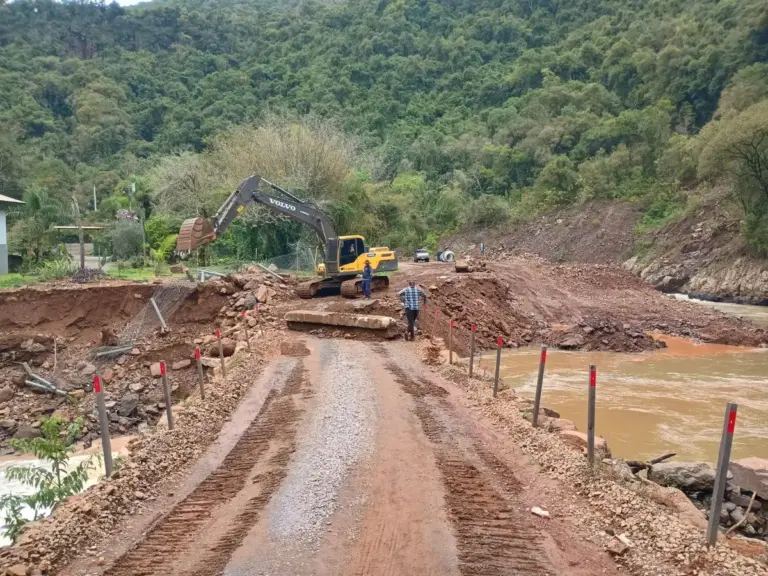 Ponte de Barros Cassal é liberada para o trânsito de veículos leves no interior de Veranópolis - Studio TV