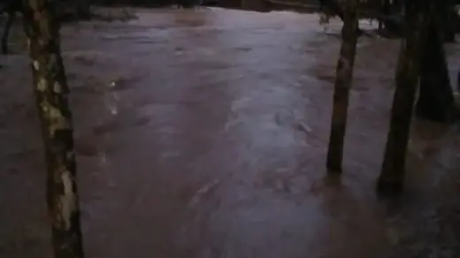 Ponte submersa e água na pista causam bloqueios em Marau - Studio TV